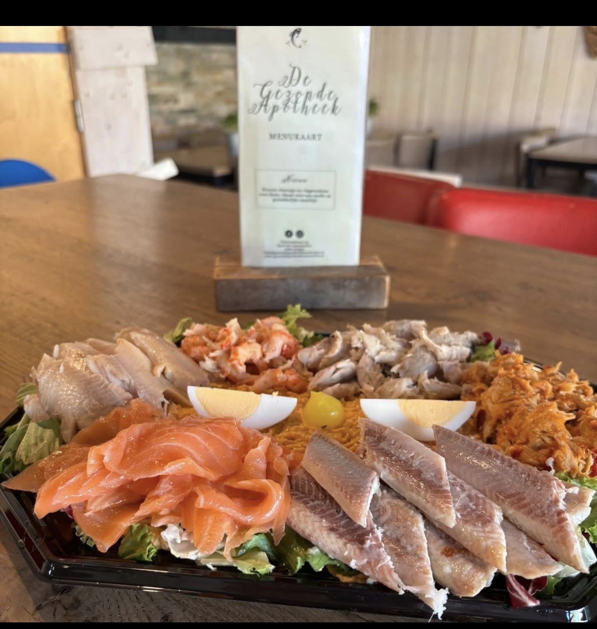 Royale visplank met zalm, haring, makreel en gamba's